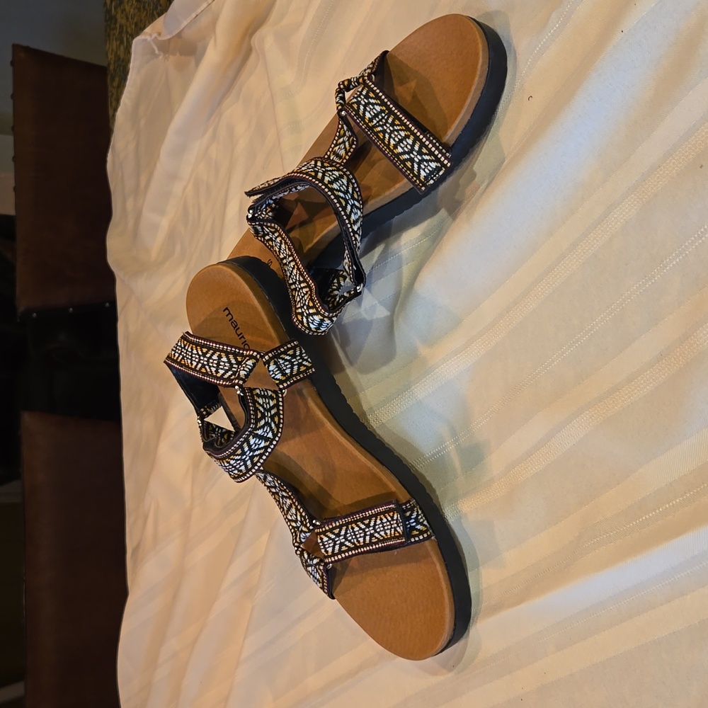 Sandals - Picture 2 of 3